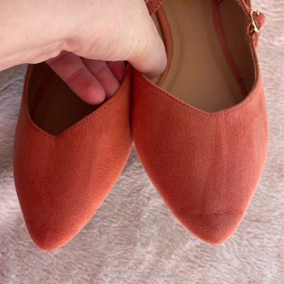 Old navy pink faux suede point toe flats - Picture 8 of 10